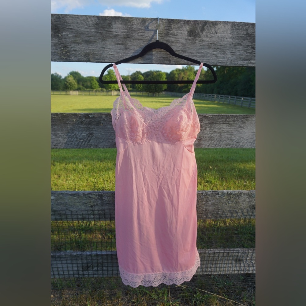 *SOLD* Vintage Hollywood Vassarette Pink Slip lSlip Size S Smooth Nylon